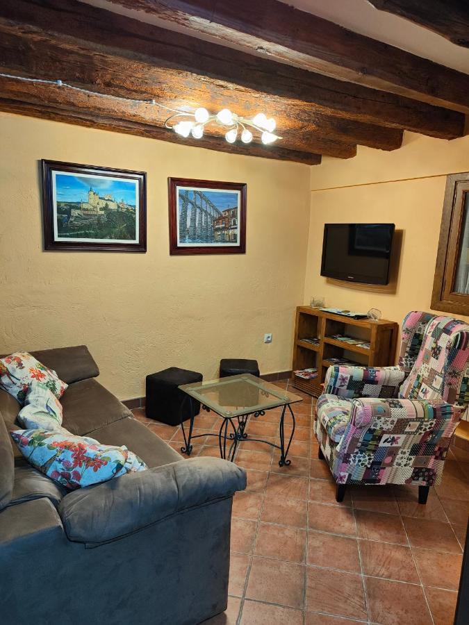 Casa Vieja Tabanera A 8 Min De Segoia Guest House Tabanera del Monte Exterior photo